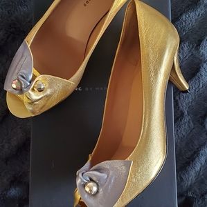 [SOLD] MARC BY MARC JACOBS 605641 gold leather pump 39